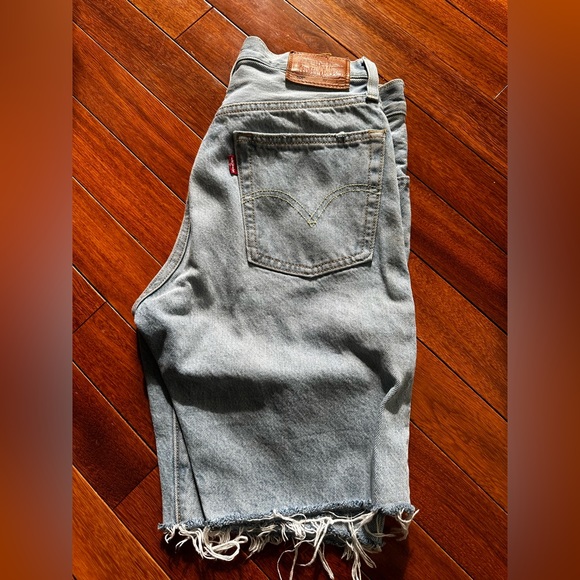 LEVIS - 501’s cutoffs size 26 - Picture 3 of 7